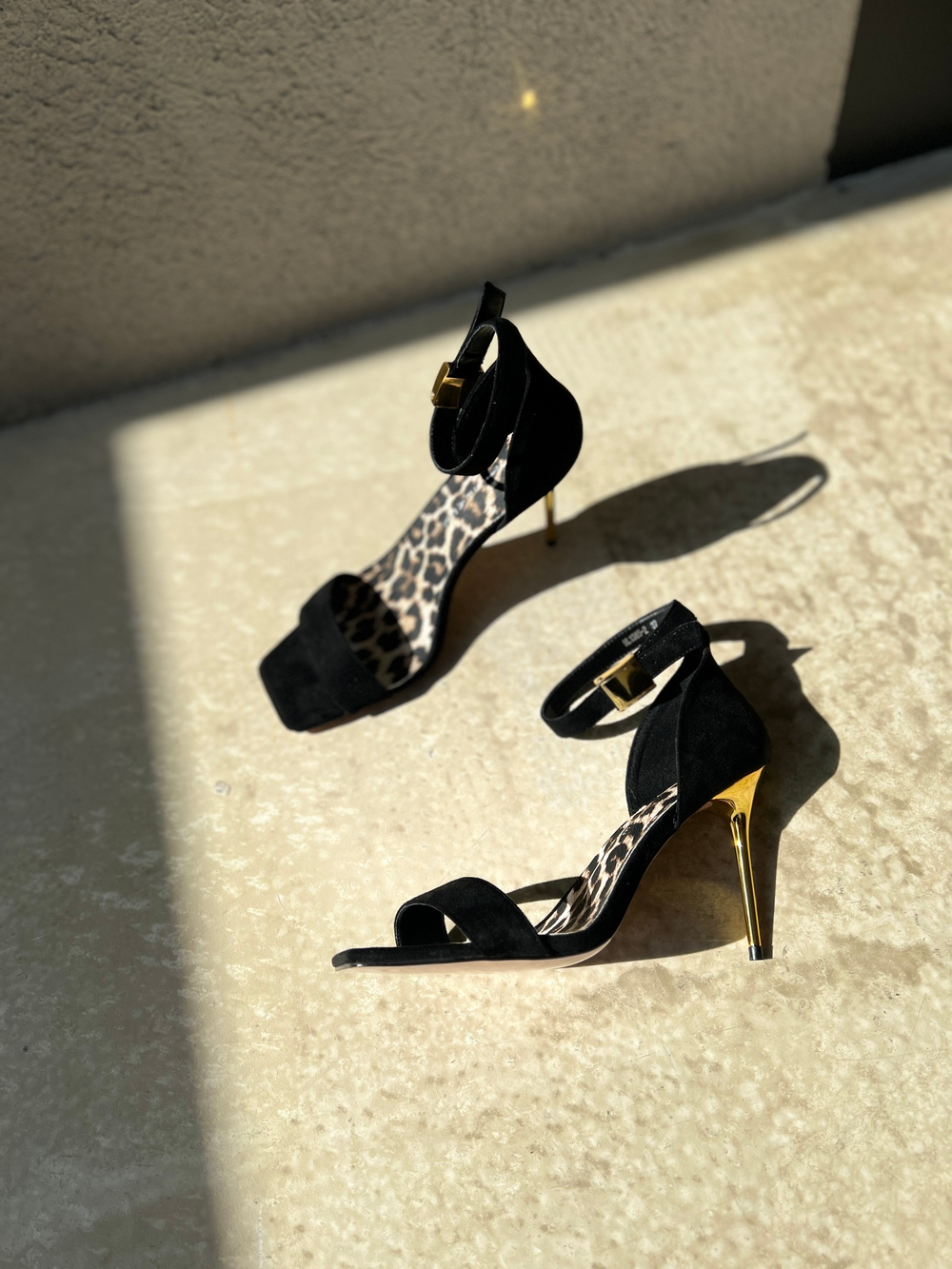 Босоножки изящные