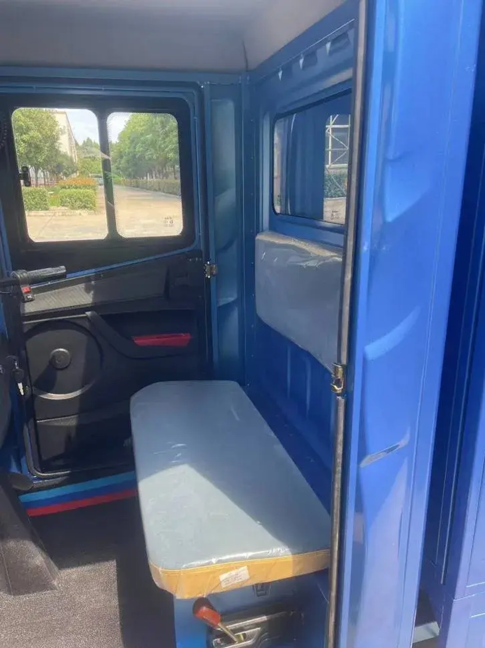 Электротрицикл грузовой Green Camel Тендер E1500 (60V 1200W) кабина, BOX, понижающая