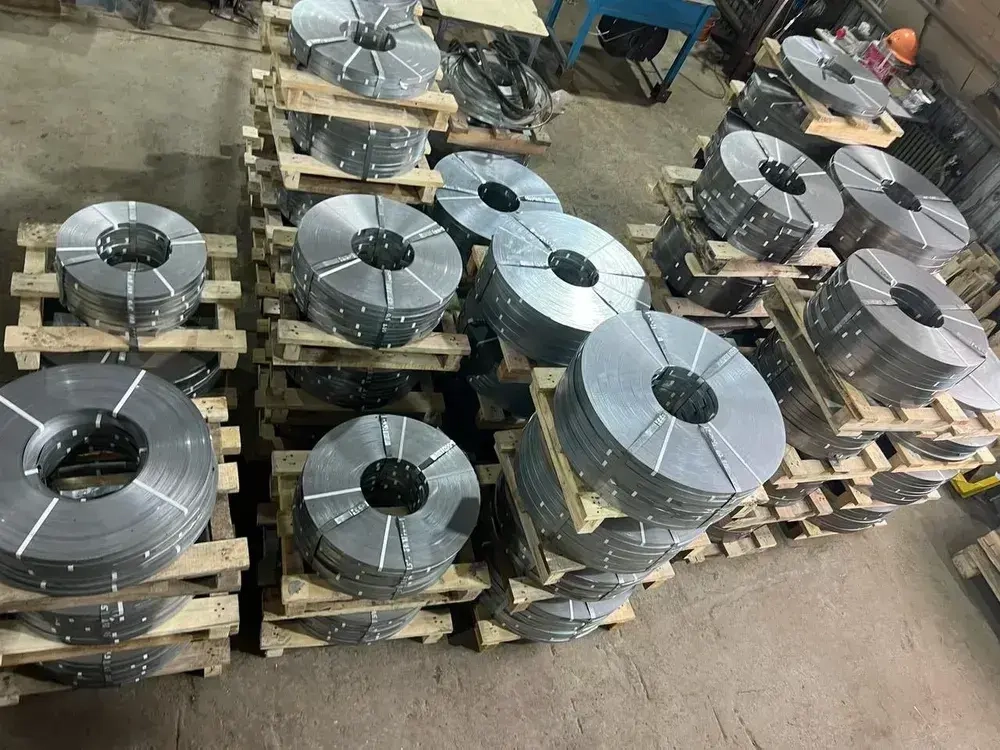 Монтажная Лента стальная оцинкованная 0,4х20мм, длина 25 метров (1 шт) не перфорированная для теплиц/парника