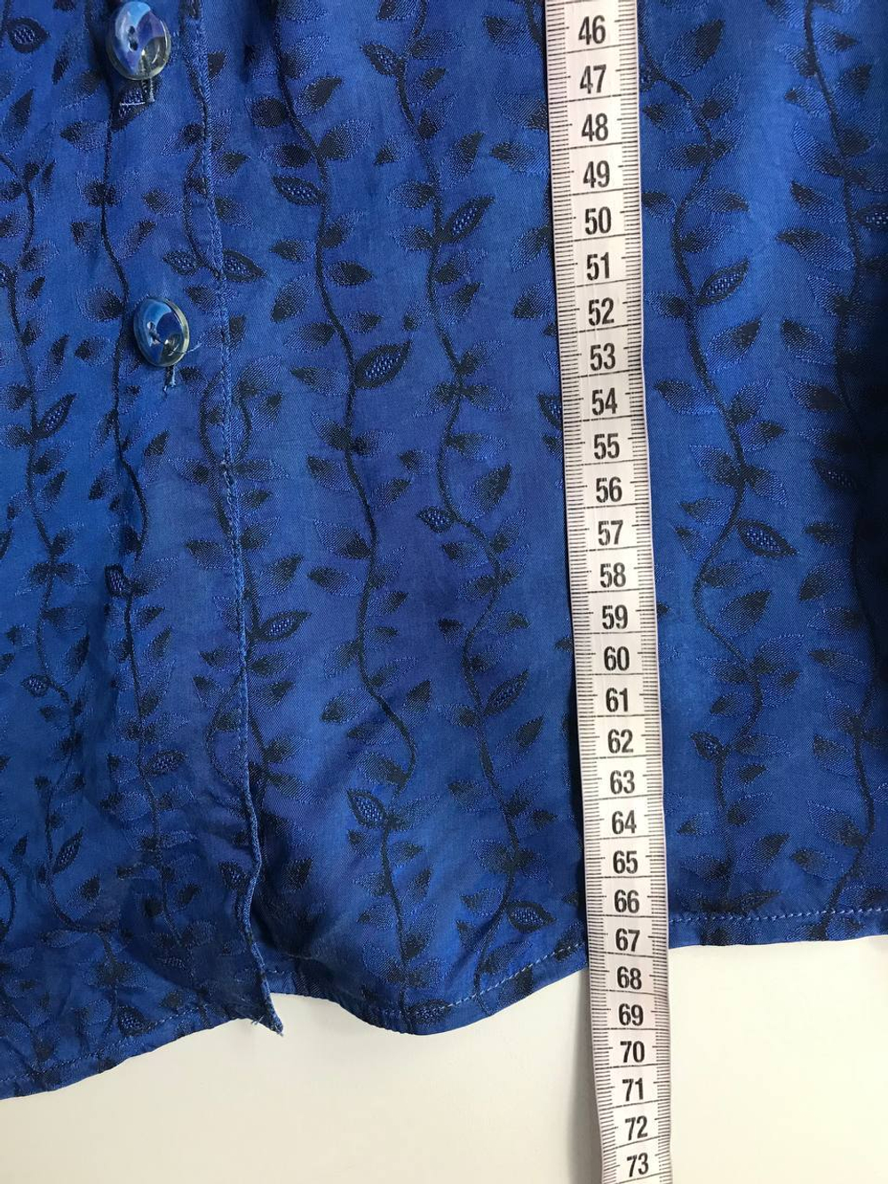 Блузка красивого оттенка и нежным принтом, маркировка 38, визуально на 44 размер