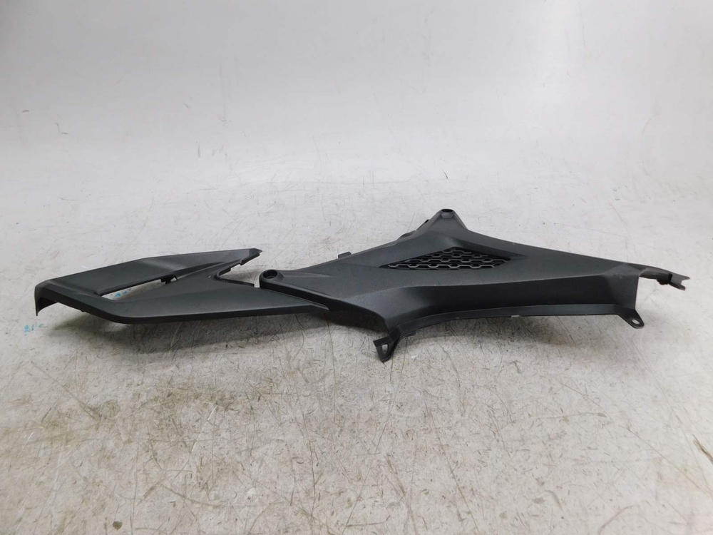 Пластик боковой правый Honda NC750X RH09 83511-MKW-D00