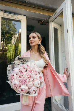 Струящаяся рубашка, базовая рубашка, белая рубашка, черная рубашка, шелковая рубашка, рубашка для сна, элегантная рубашка, роскошная рубашка, мягкая рубашка для сна, стильная струящаяся рубашка, женская домашняя одежда, соблазнительная домашняя одежда, домашняя одежда из шелка, классическая базовая рубашка, модная белая рубашка, премиум черная рубашка, утонченная шелковая рубашка, комфортная рубашка для сна, шикарная элегантная рубашка, роскошная ночная рубашка, свободная рубашка, рубашка с длинным рукавом, розовая рубашка, розовая женская рубашка, розовая шелковая рубашка.