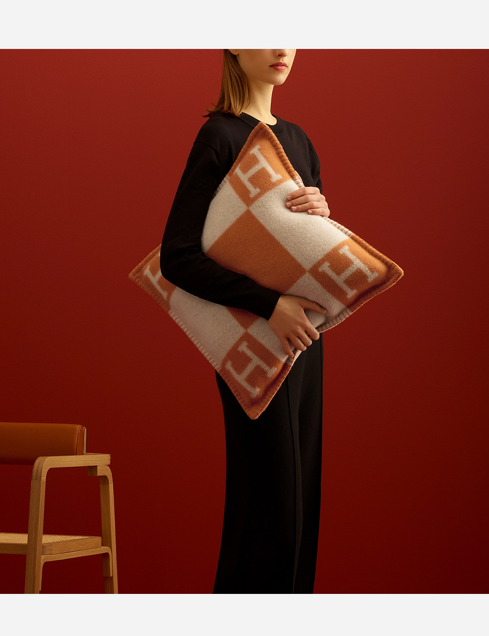 Подушка Hermes Avalon Large Model "Potiron" (H102669M 58)