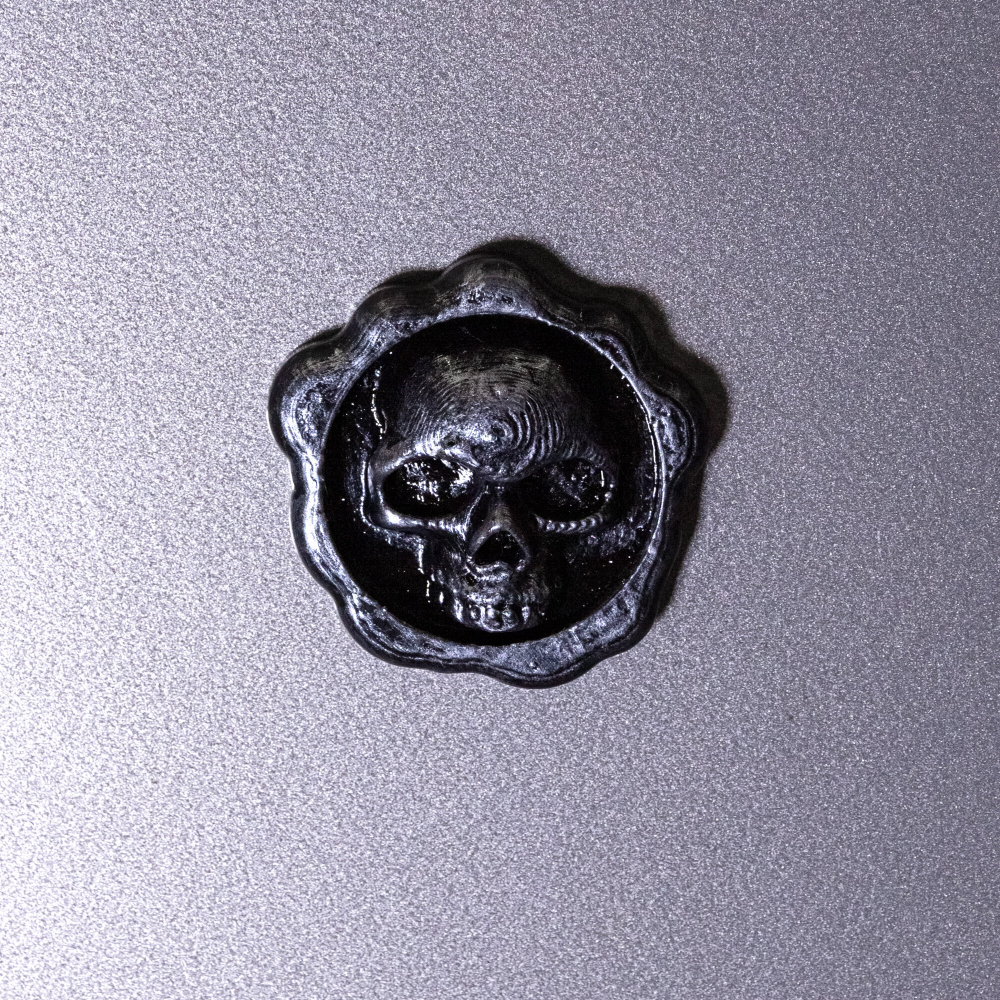 Магнит на холодильник "черная метка",3D печать