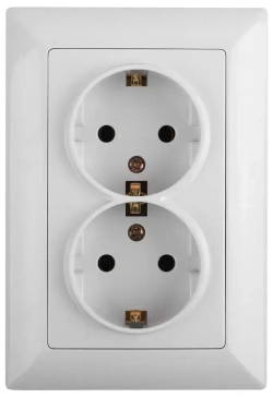 Розетка Intro Solo 4-205-01 с заземлением двойная 2X2P+E Schuko 16А-250В IP20 скрытой установки белая