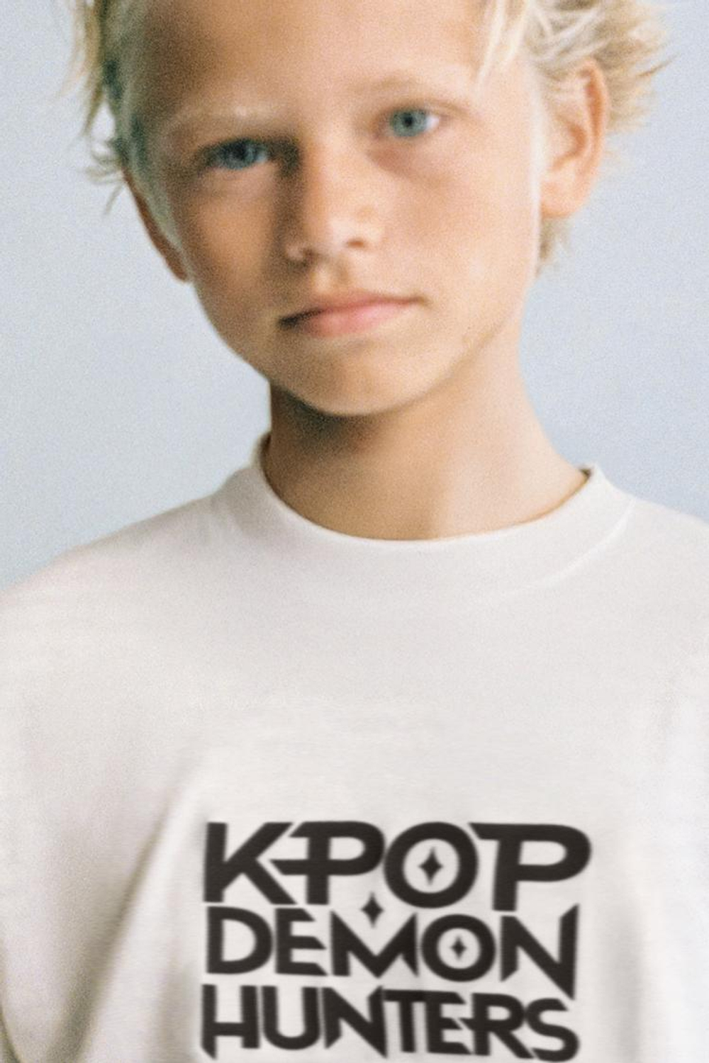 ZARA ЛОНГСЛИВ KPOP DEMON HUNTERS™ NETFLIX © С ПРИНТОМ, ЭКРЮ