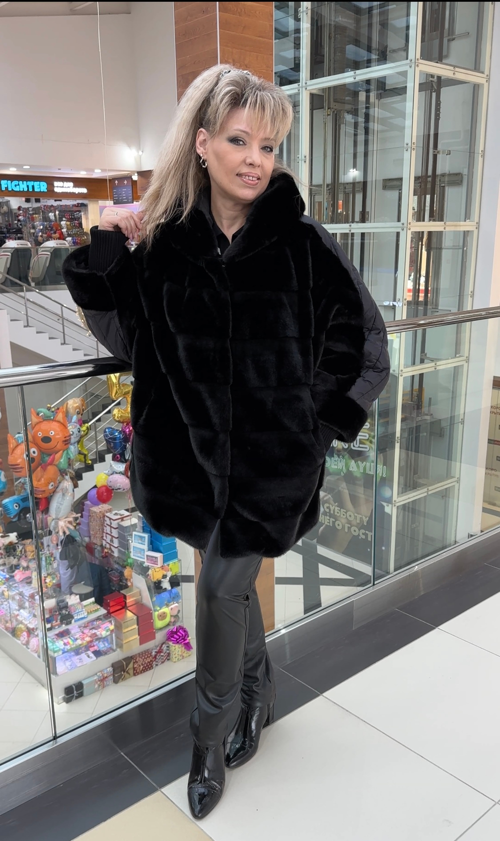 Черная комбинированная куртка-шубка из искусственного меха