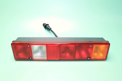 Фонарь задний КамАЗ,МАЗ,ГАЗ 24В байонетный разъём с проводом, универсальный /171.3716-10/