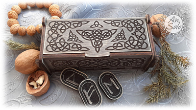 Руны скандинавские "Кельтика" в шкатулке