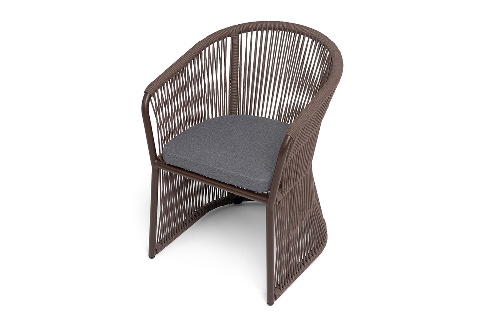 "Романо" стул плетеный из роупа, каркас алюминий коричневый (RAL8016) муар, роуп коричневый круглый, ткань темно-серая 027