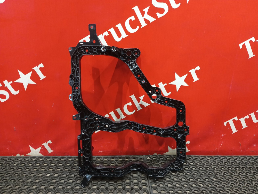 Кронштейн фары левой 2024г.