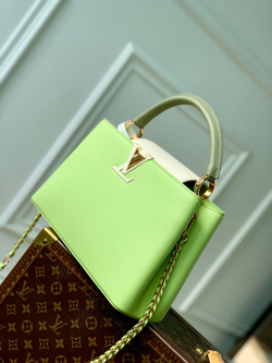 Louis Vuitton Capucines MM