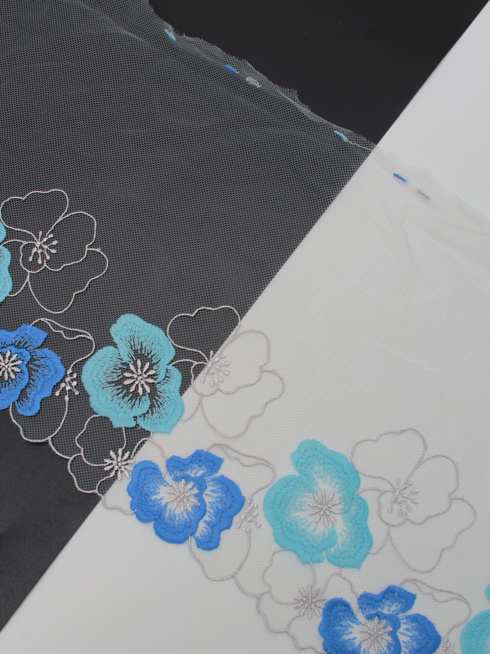 Вышивка на сетке светло-серая с синим и голубым ширина 22 см (2 стороны)