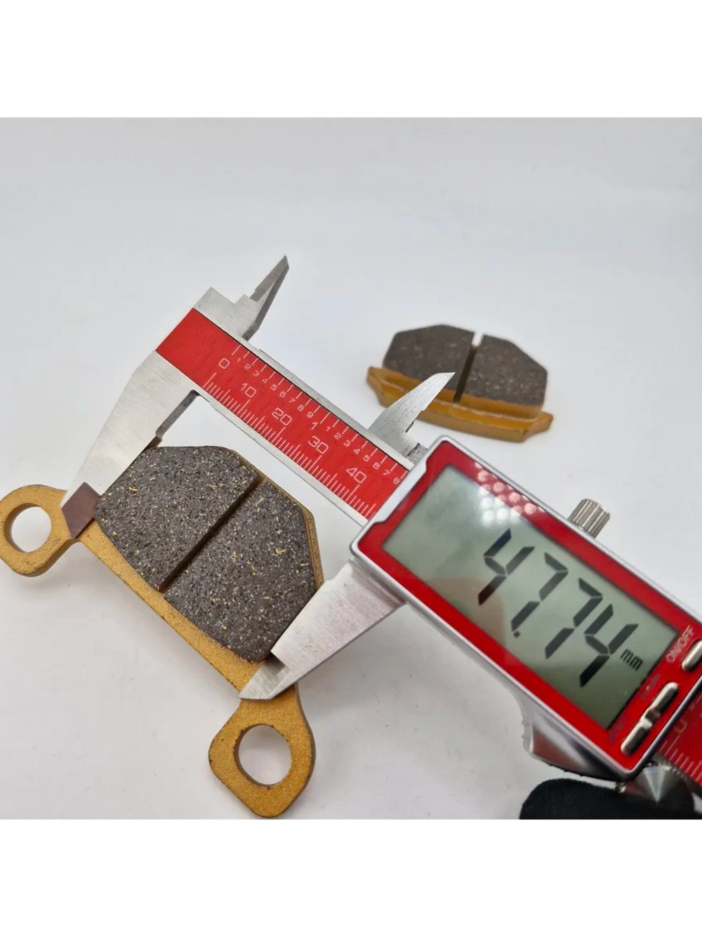 +t Тормозные колодки дисковые для детского квадроцикла