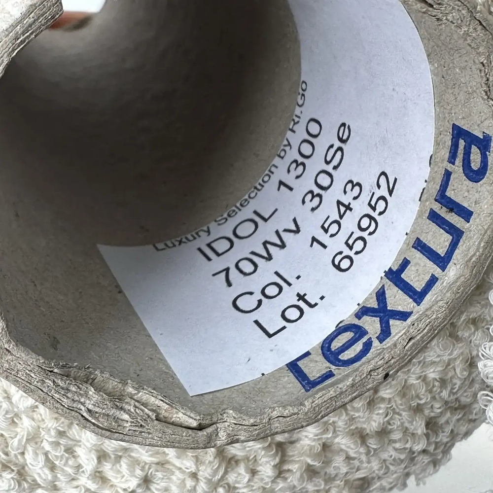 IDOL - Ri.Go; 70% меринос, 30% шелк; Букле; 130м/100гр; col. 1543, цвет: топлёное молоко; S715