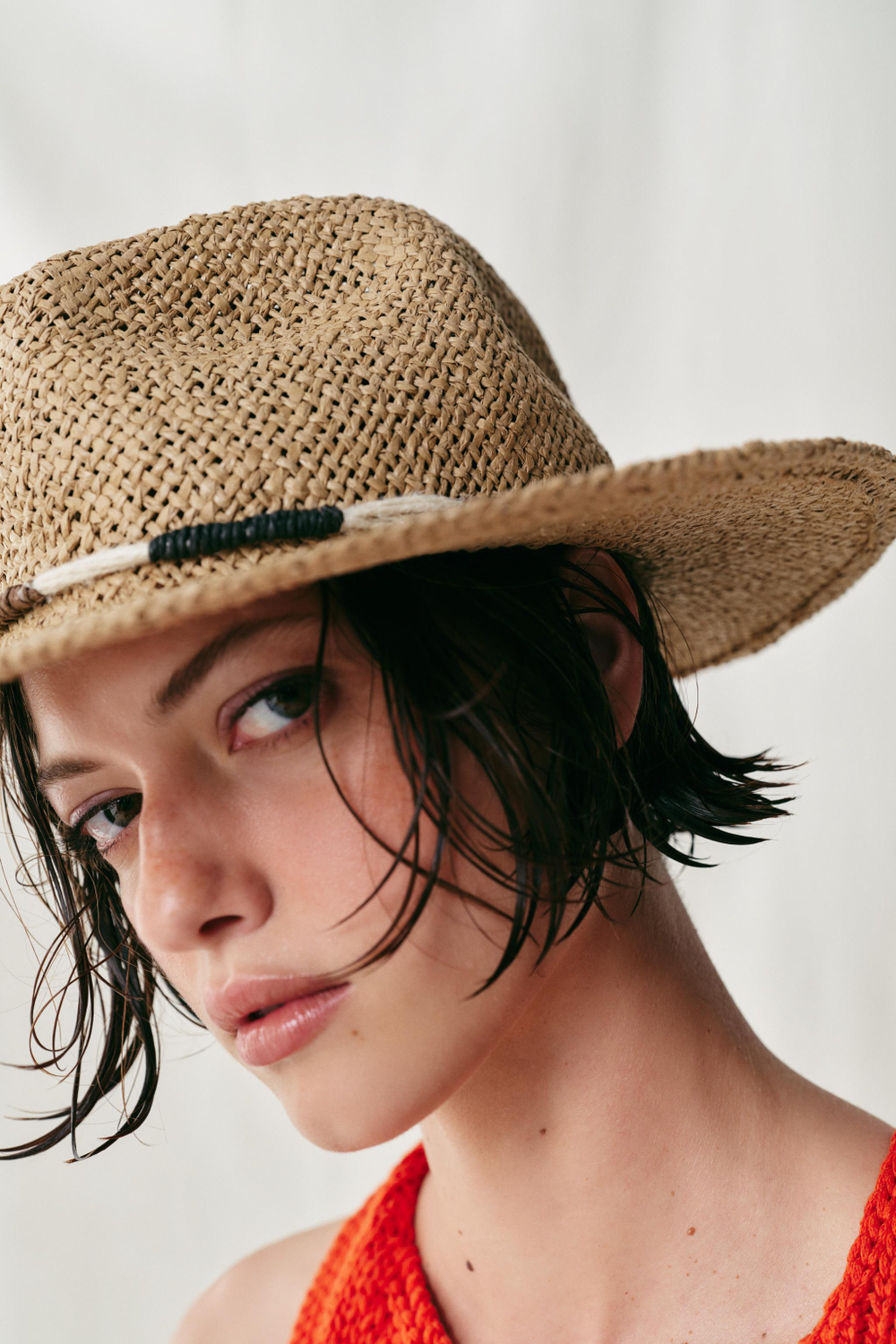 ZARA ШЛЯПА ИЗ ПЛЕТЕНОЙ СОЛОМКИ СО ШНУРОМ, СВЕТЛО-БЕЖЕВЫЙ