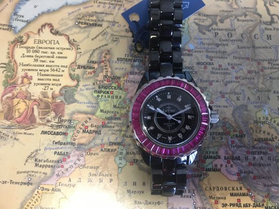 Женские французские керамические часы LeVier L 7514 L Bl/Red вид сверху