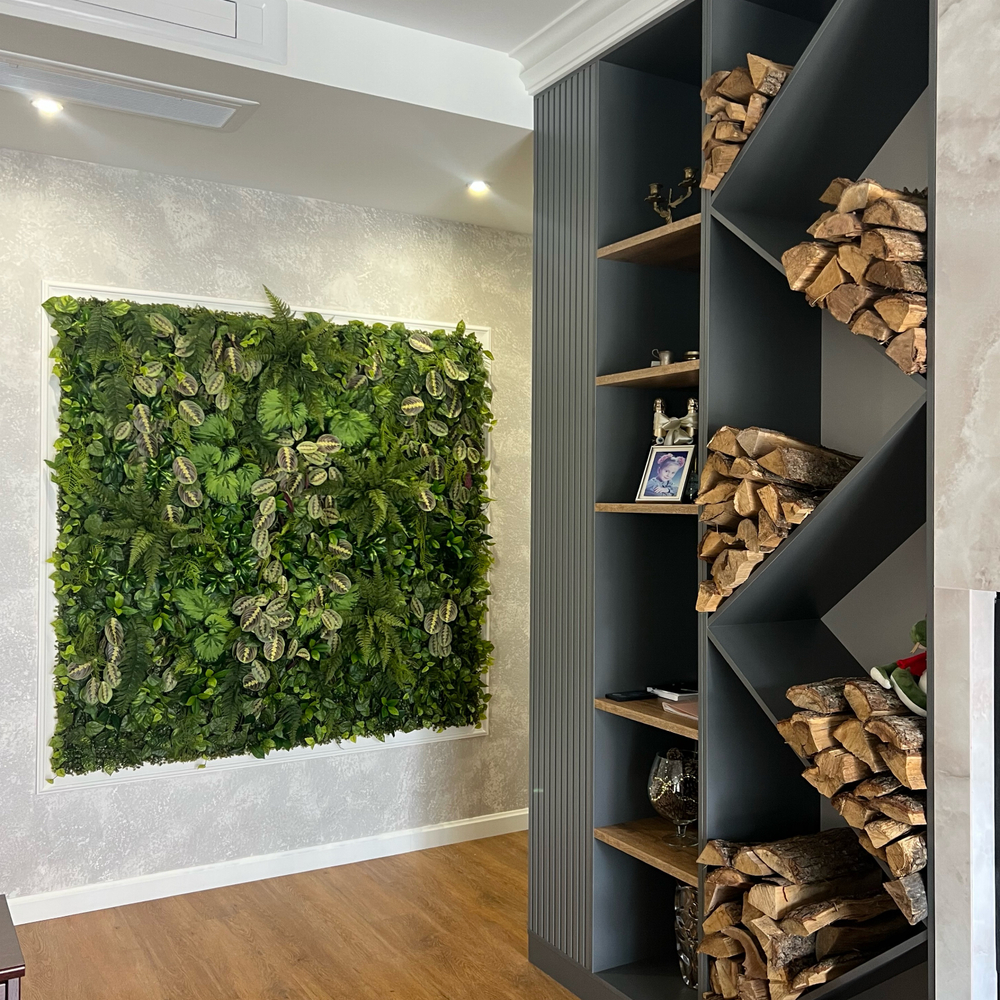 Вертикальное озеленение искусственными растениями и мхом
