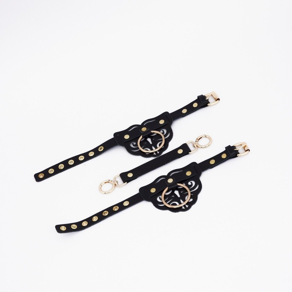 Черные кожаные оковы с резными узорами и клепками (Цвет: черный с золотистым)