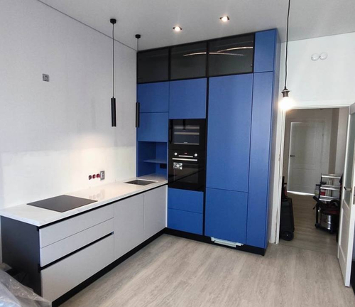 Стильная кухня в синем цвете