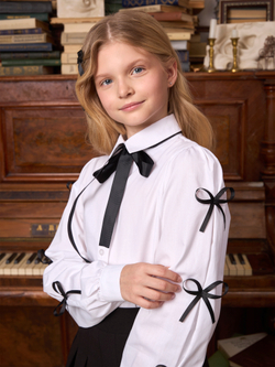 Рубашка для девочки белая с бантиками на рукавах