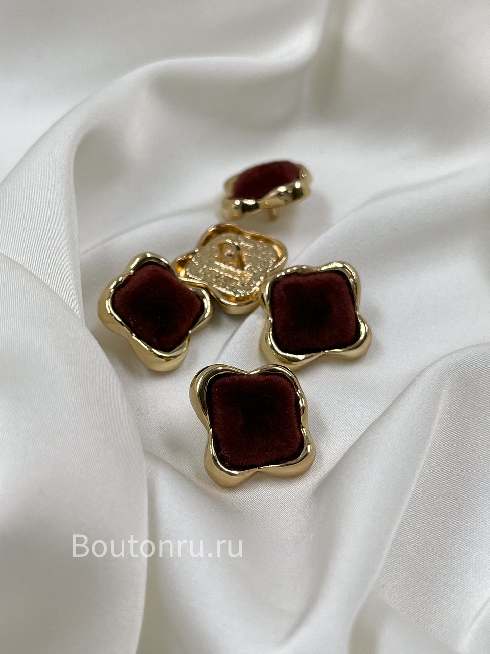 Пуговицы квадратные золотистые коричневый бархат