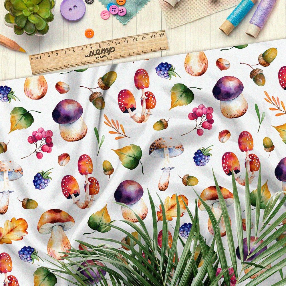 Ткань саржа крупные грибы и брусника на белом фоне