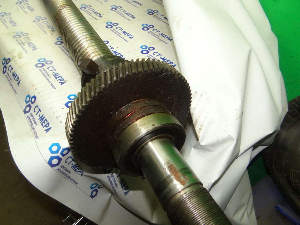 Шарико-винтовая пара ШВП L=1600 L резьбы=1200 d61 шаг 10мм