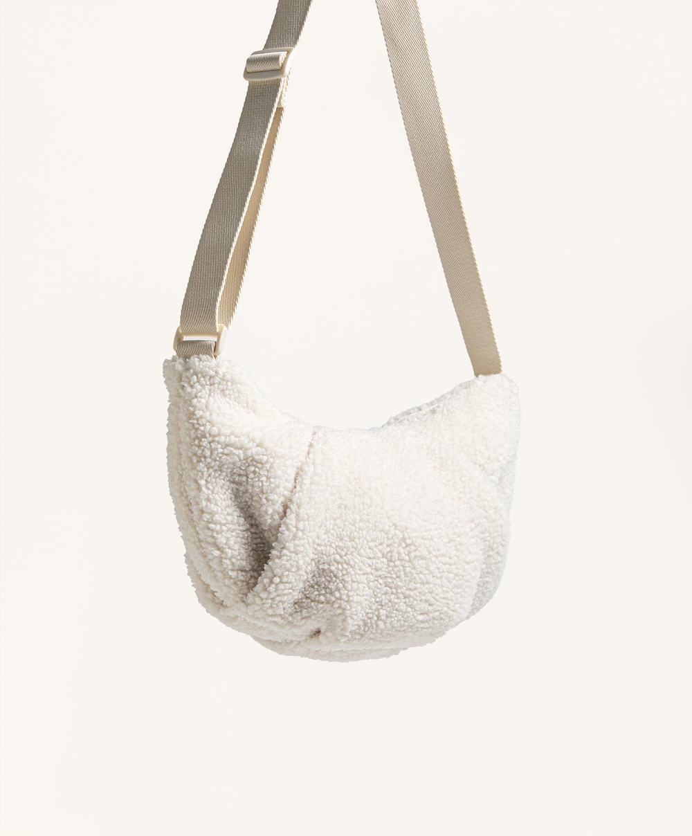 Oysho Мини-сумка через плечо из искусственной овчины, экрю