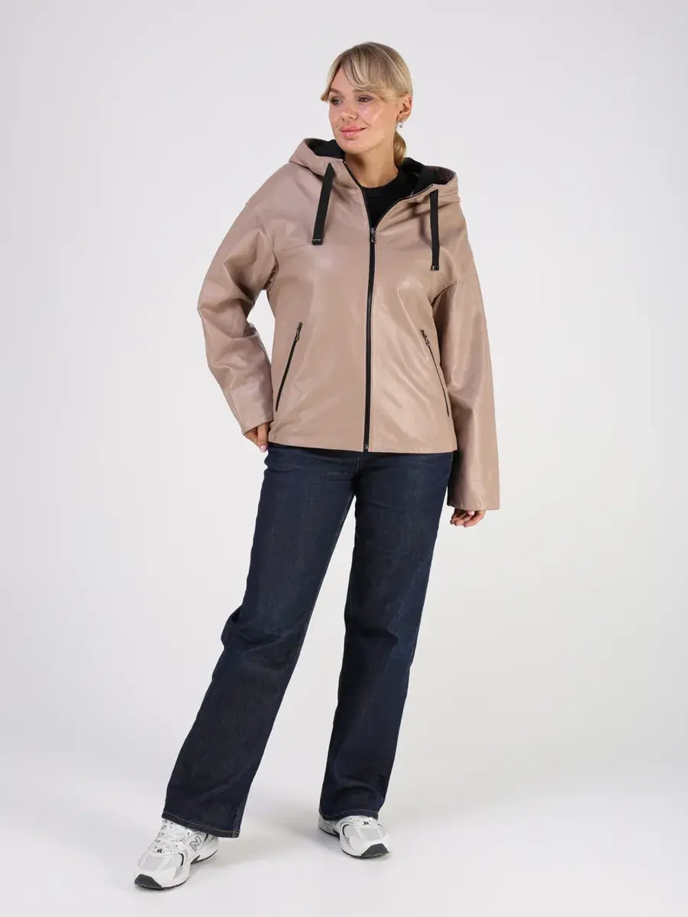 Кожаная куртка демисезонная с капюшоном короткая