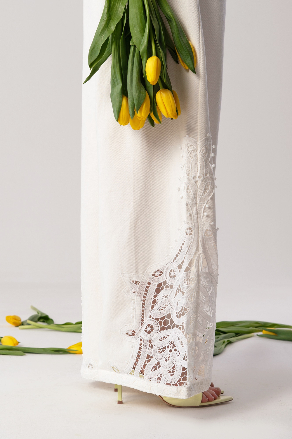 Брюки с кружевом