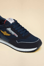 Кроссовки из текстиля