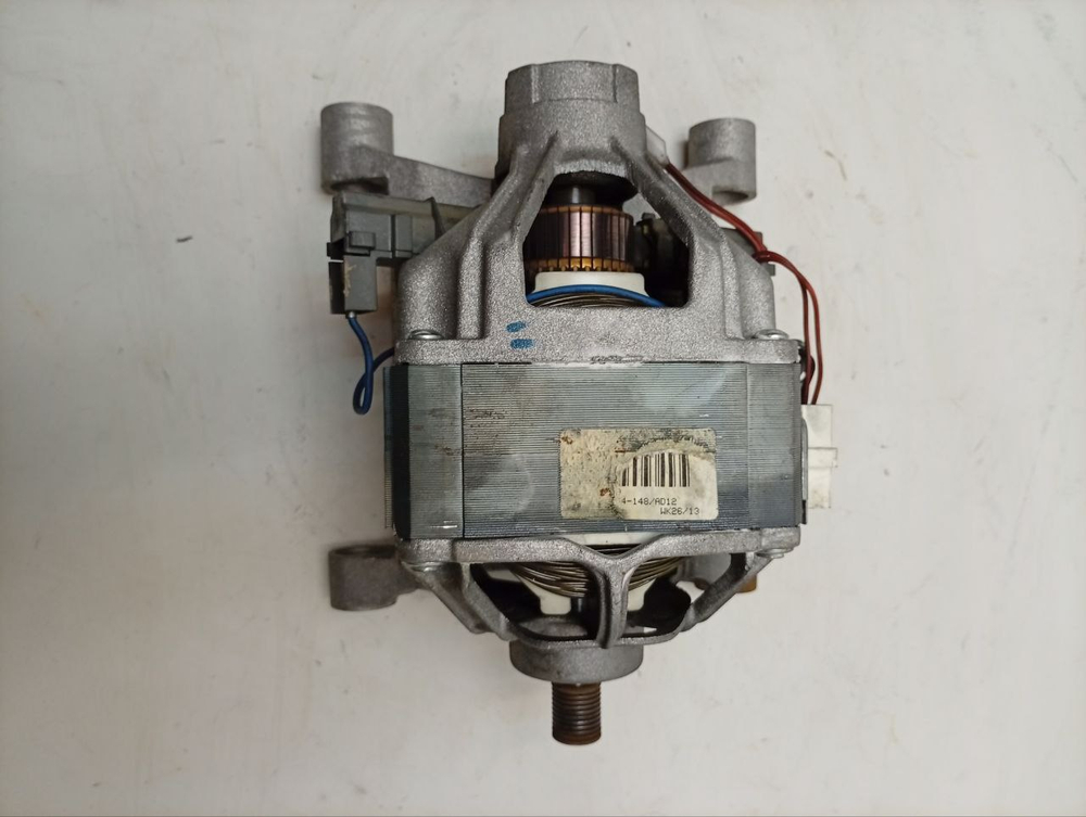 WMSD7105B кт17 Двигатель для стиральной машины Ariston Indesit (6 контактов) 160027797 б/у
