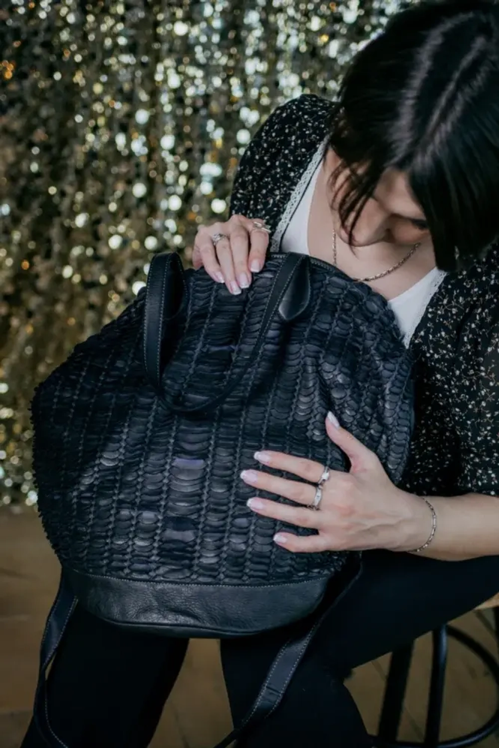 Женская большая плетеная сумка черного цвета