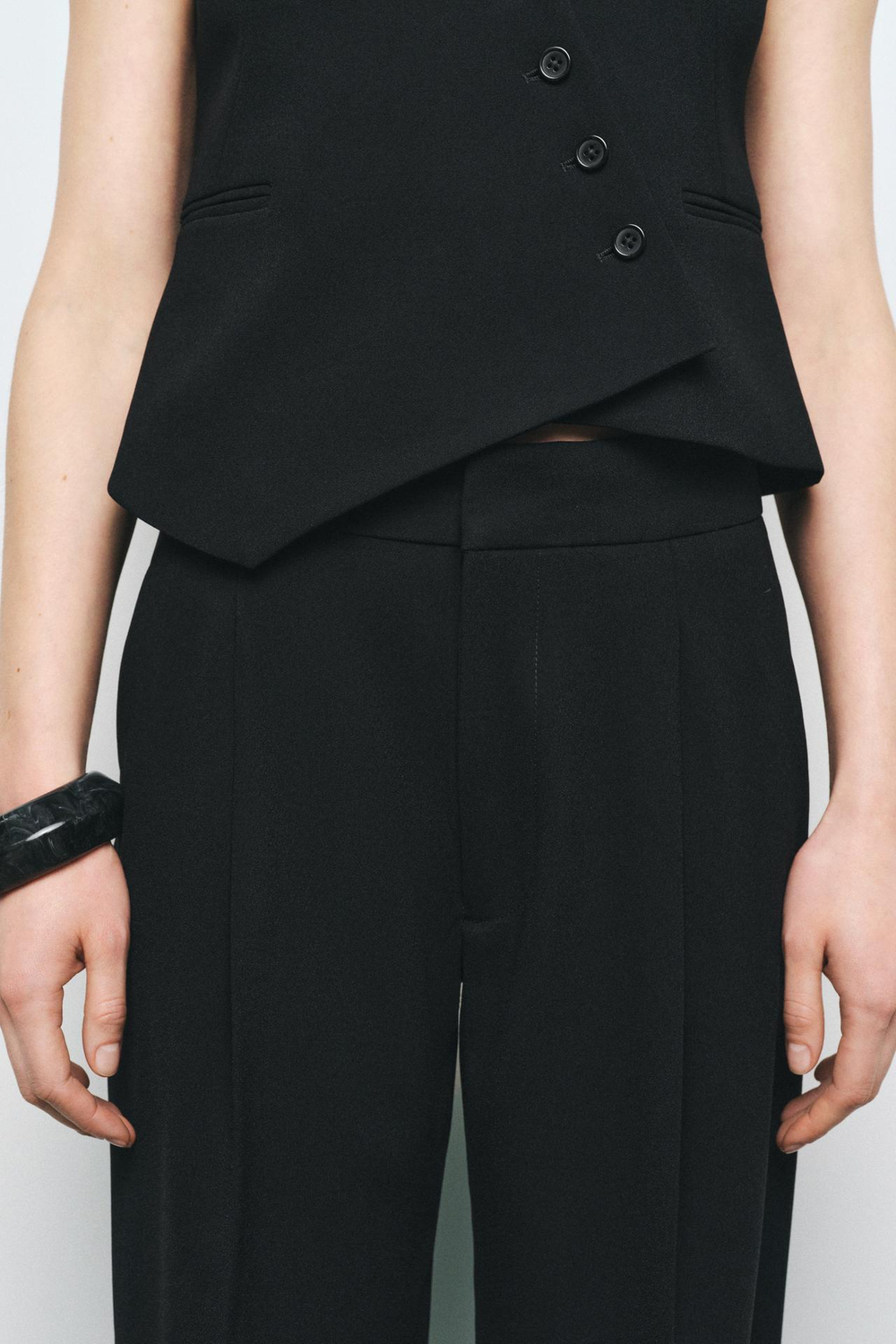 ZARA ШИРОКИЕ БРЮКИ С ЗАЩИПАМИ — ZW COLLECTION, ЧЕРНЫЙ