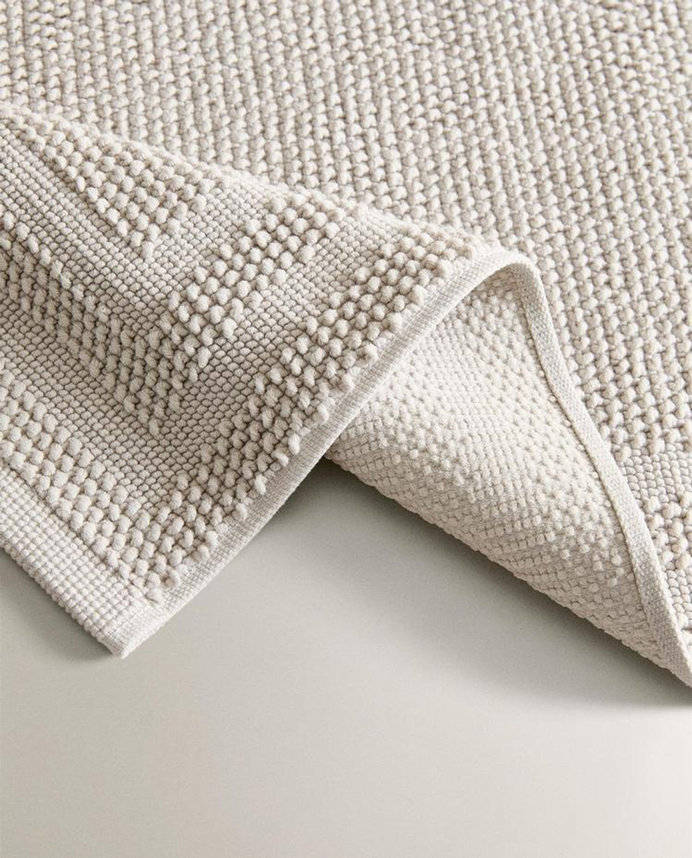ZARA HOME КОВРИК ДЛЯ ВАННОЙ ИЗ ХЛОПКА С АНТИСКОЛЬЗЯЩЕЙ ПОВЕРХНОСТЬЮ, СЕРЫЙ