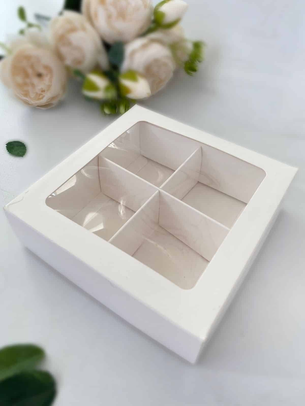 КОМПЛЕКТ коробок на 4 конфеты белые (ячейка 5х5) 5 шт