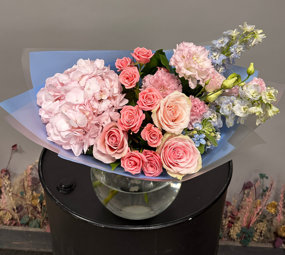 Букет с дельфинумом «Счастье»