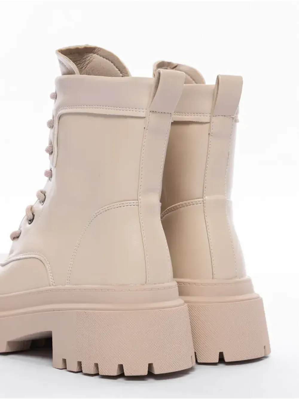 Зимние ботинки на высокой платформе
