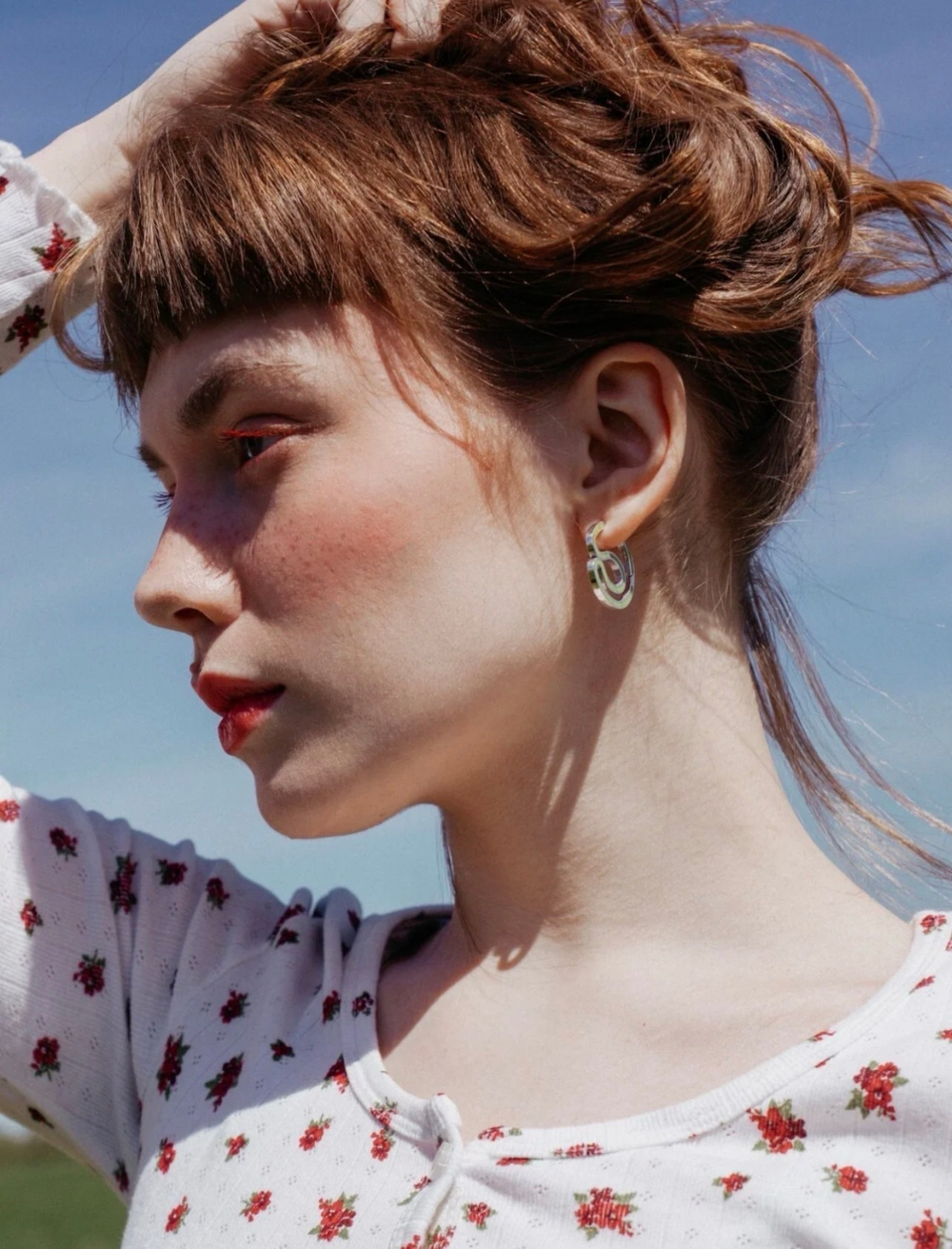 серьги завитки с эмалью