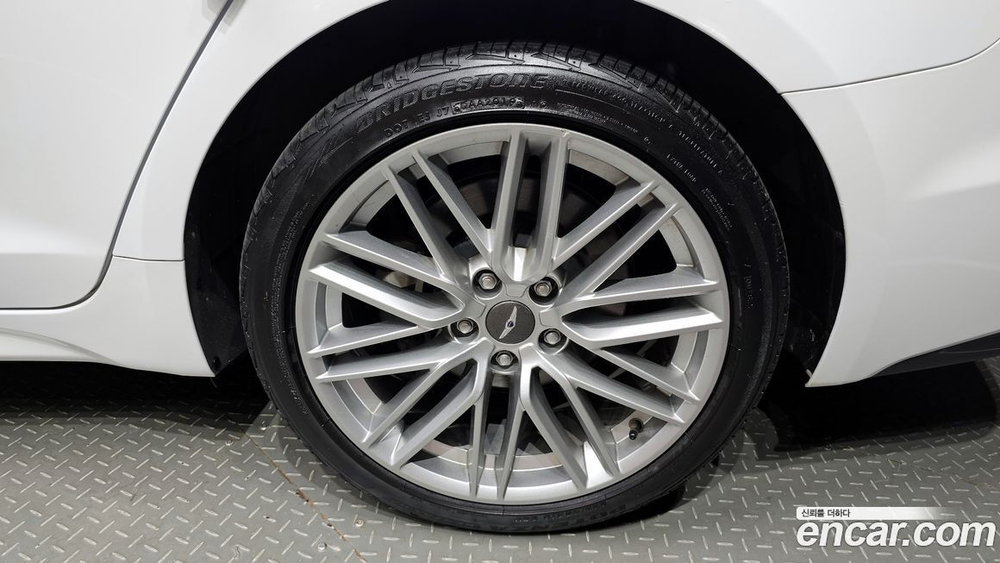 Genesis G70 2.0T (10.2019)
