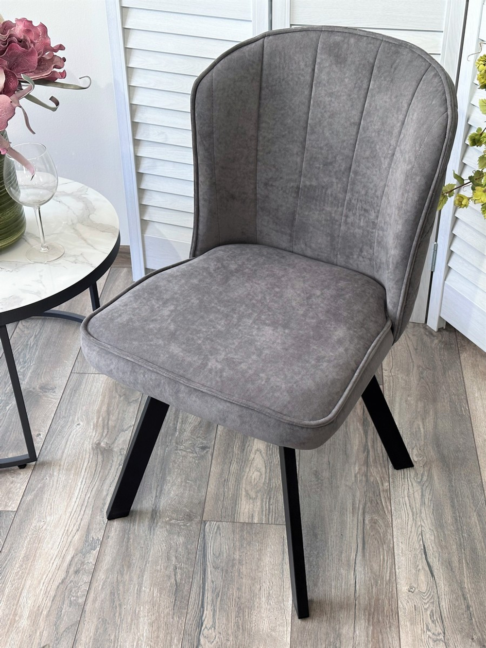 Стул М-City DISAUR Мод (Mode) поворотный на поворотный на 360 градусов, B28 темно-серый, Велюр, Черный каркас