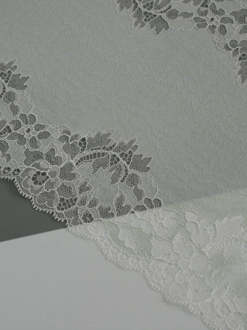 Эластичное кружево дымчатый ментол с шампанью ширина 22 см