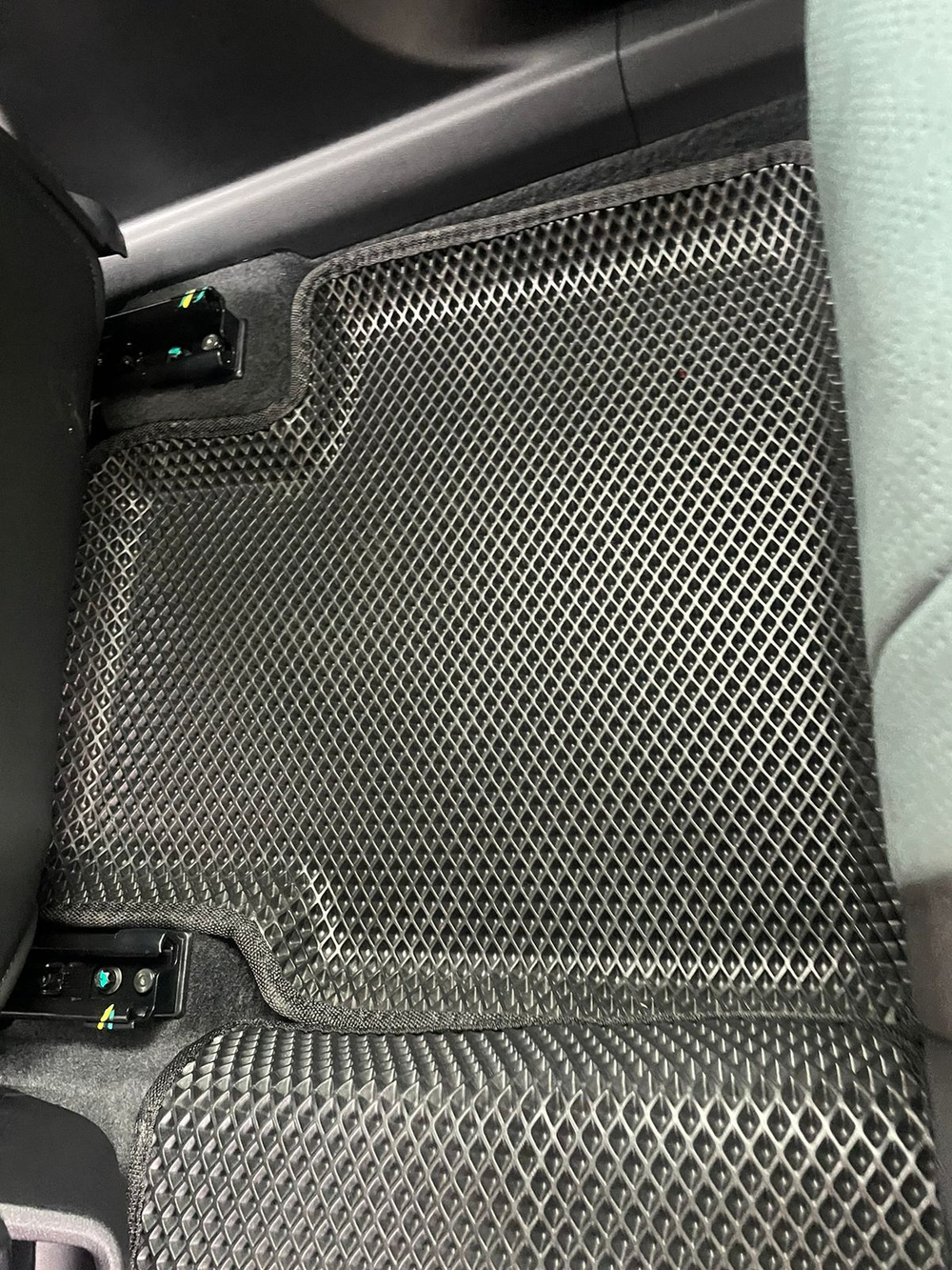 Коврики Eva с 3D бортами на Geely Monjaro