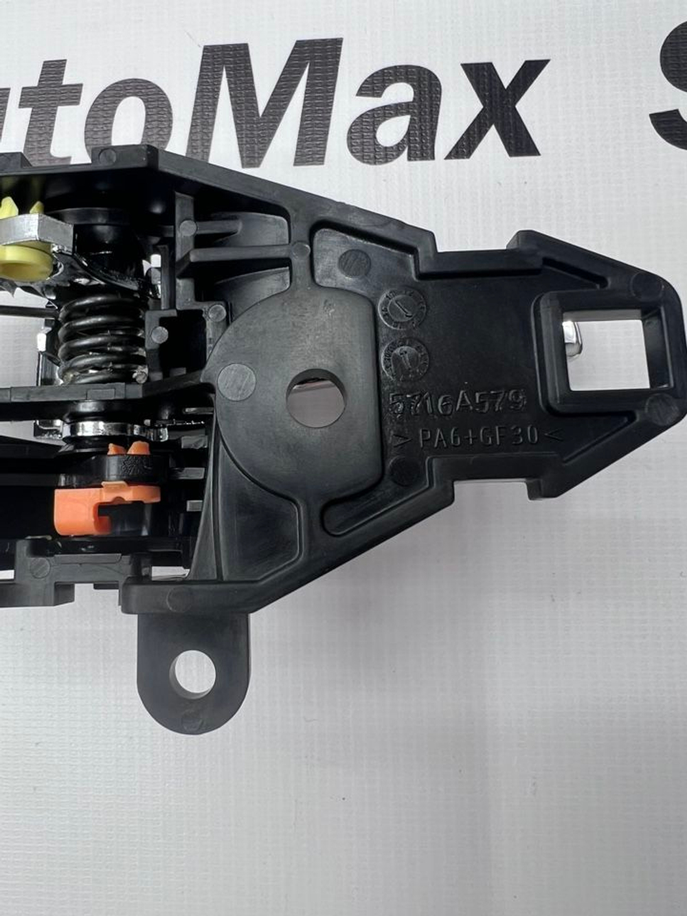 Ручка двери внутренняя левая MIТSUBISНI. 5716A579. Оригинал.