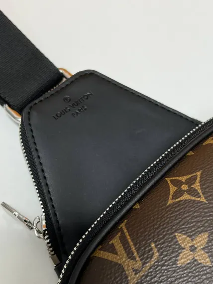 Сумка-слинг Louis Vuitton Avenue NM канва Monogram Macassar