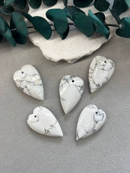 Подвеска сердце, белая бирюза 40*25 мм