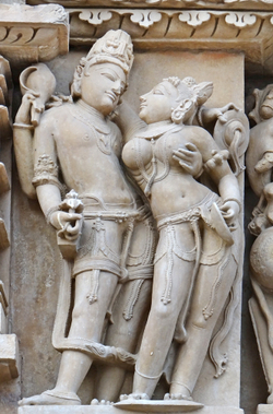 Khajuraho. Le temple de Parshvanath. Индия. Эротические храмы Кхаджурахо, фрагмент скульптурной композиции..