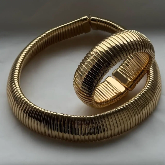 Браслет под золото с застежкой