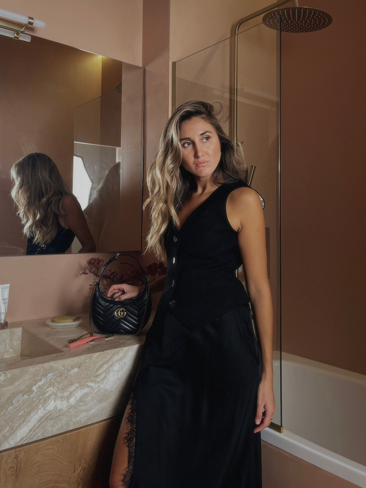 Юбка с разрезом и кружевом